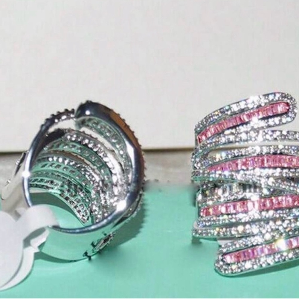 Luxurious Pink & Silver Cubic Zirconia Ring with Sparkling Design